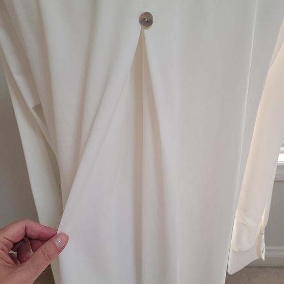 Beautiful Button Down Shirt Size Medium - Picture 4 of 15